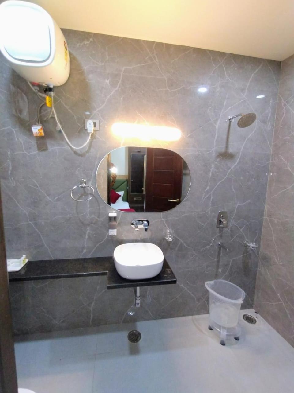 Celebration Guest House Lucknow Buitenkant foto