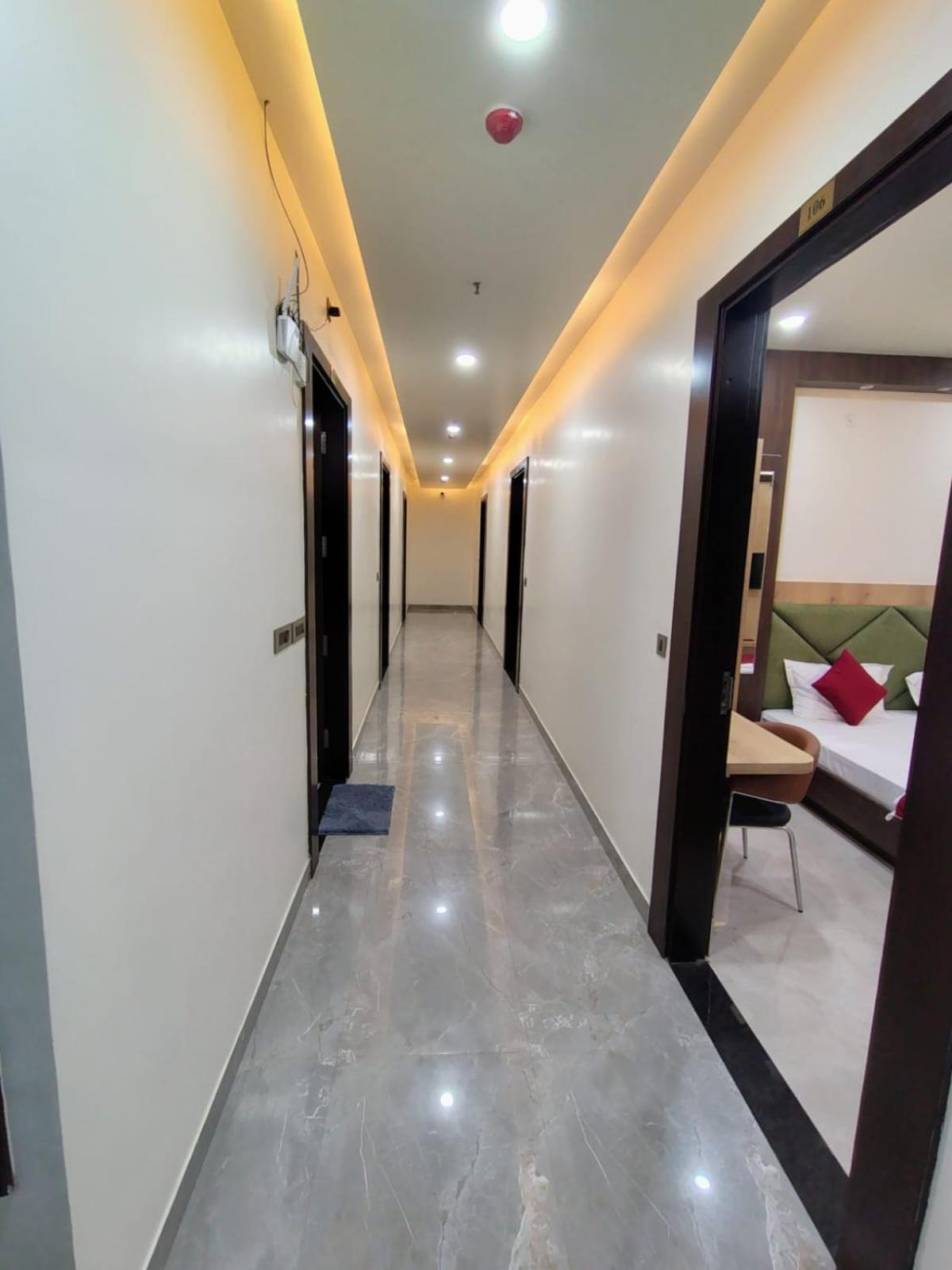 Celebration Guest House Lucknow Buitenkant foto